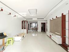 名士豪庭一区 4室2厅2卫 豪华装修 435万元