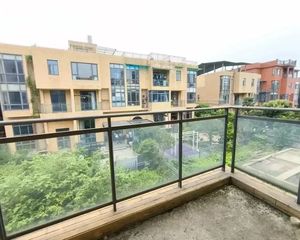 900业主急卖 南城联排别墅 带150平大花园双车位