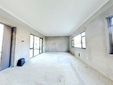 晋阳湖公园旁边 大型别墅区 有166平米前后院子、车位