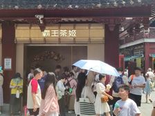 内环黄浦城隍庙沿街纯一楼旺铺 租客霸王茶姬 年租金30万