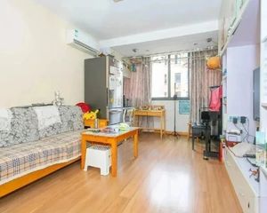 长虹小区,内环3居,出门地铁口,位置安静,采光无忧,业主诚售