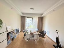 次新小区,业主诚意出售,刚需99平3房,户型好,中间楼层