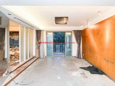 第五元素 湖东四房两卫 交通便捷 医疗配套成熟 临地铁 急售