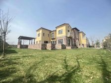 御品,核心地段准新房,占地4亩,双面临河,室内泳池电梯汗蒸