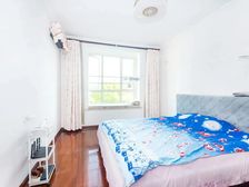 大面积,顶复,采光好,使用面积大。