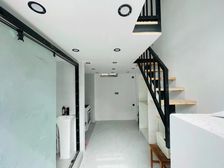 (内务部街15号)路对过小平房北房精装修,内二层双证随时看房