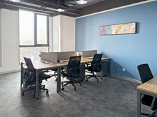 近地铁口中设广场 1人专属办公卡位 HQ联合办公 品牌家具