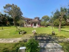 一期东临河,占地2425平,集中东花园,此房花园小区无可挑剔