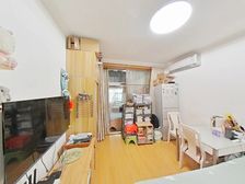 镇坪路地鉄口+1楼带天井+南北两房+使用面积大+随时看房