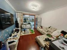 电梯顶楼带阁楼 视野开阔 三开间朝南 精装修