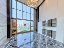 颐德公馆复式 仅需4开头 270度超长大露台 有钥匙