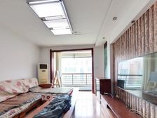 大学路 二七万达 地铁口顶楼复式,采光很不错