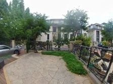 新上边套别墅,装修三年,一共住了一年不到的时间,里面基本全新