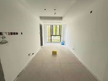 次新商品房 带装修 房东诚意出售!飞机户型大三房!