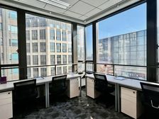 近地铁口长泰广场 1人专属办公卡位 雷格斯联合办公 品牌家具