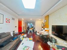 新观澜川中,中间楼层,小区中间位置看房随时可以,诚心出售。