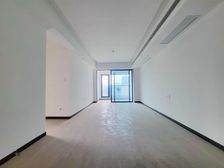 渝中区 万科翡翠云阶 三房 230万