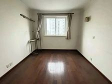 好位置!好房子!简装修全新送家电!