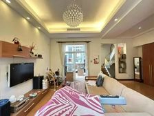 闵行合生边套豪宅!花园300平附双车位!全明地下室请电话谈价