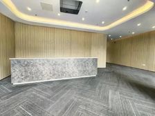 地铁站旁 时尚艺术 科技 电商服装 聚集地 望湖 近中大