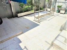 一楼带院子 精装可拎包入住 满五 两房朝南 有租赁停车位