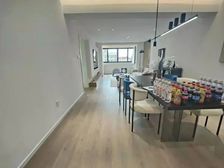 嘉善路地铁口 在卖精装三房两卫 附赠固定产权车位看房随时