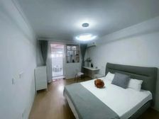 近期(新出笋盘)用钱急抛!业主上门挂牌!一楼带大院子精装修!