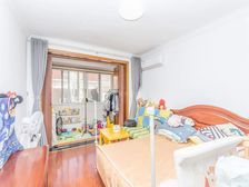 三轨交汇,南北全明精装两房,业主诚意出售,有固定车位,采光好