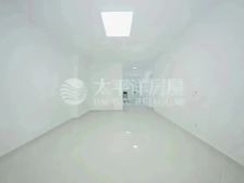 地铁口一楼带大花园,看房随时,诚意出售!价格可以沟通!