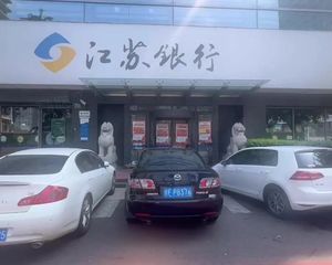 朝阳国贸 CBD 中国尊旁 银行租户221平年租127万售