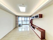 海珠湾 环境舒适 南向大三房 近地铁近公园珠江边装修新净