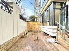 太夸张了!这么大的院子,住进去得多幸福啊!早上9点就有太阳!