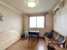 杨浦简单装修控江路1197弄人文社区飘窗视野开阔