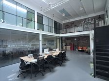 独栋798东草场地艺术区精装213平高6米南向2.8元