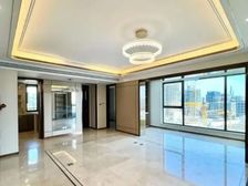 小区看江这套三房真的很好,基本上全新没住过人的,送产权车位