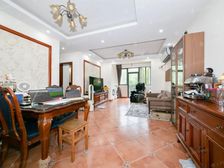 精装修一楼送三十平院子,看中价格可谈,看中拎包入住