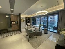 两江四岸核芯 总高五层 1梯2户板式通透大平层 玻璃幕墙