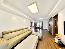 此房精装,通透户型,采光好视野很开阔