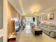 拉菲庄园,小三房格局。小区人车分流