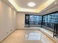 地铁品质次新电梯洋房 三居室 客厅双面采光 中间层 双卫实拍