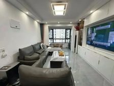 豪华装修近50万,户型正气,格局方正,拎包入住,房东诚意出售