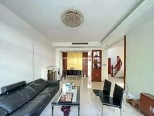 皇府别墅,占地一亩,保养好,边套赠送大花园,看房方便!