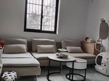 新上 宏伟新村 两房一厅 业主置换 一楼带花园