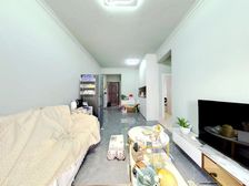 德威花园 次新交楼小区,楼间距宽,小区环境优美,适合居住