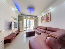 红本在手业主自己住装修好的三房出售 红本在手。配套齐全,近南