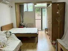 长宁区一楼带花园一室一厅送天井.业主自住装修