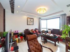 急售有随时看房中央花园 3室2厅 精装修