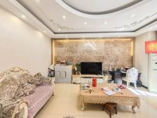 下叠别墅,精装,拎包住,有150平花园,南北均可停车