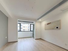 婚房新装修拎包入住 小区央位安静 凤凰楼层 南北通透