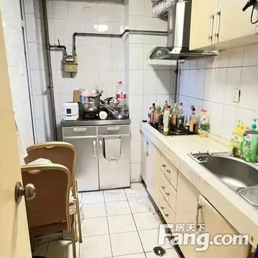 西局欣园主卧带阳台 中层简装